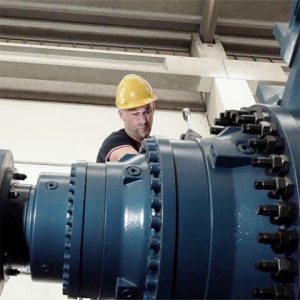Faccin: qualified techinican adjusting the motor of a plate bending machineFaccin: qualified techinican adjusting the motor of a plate bending machine